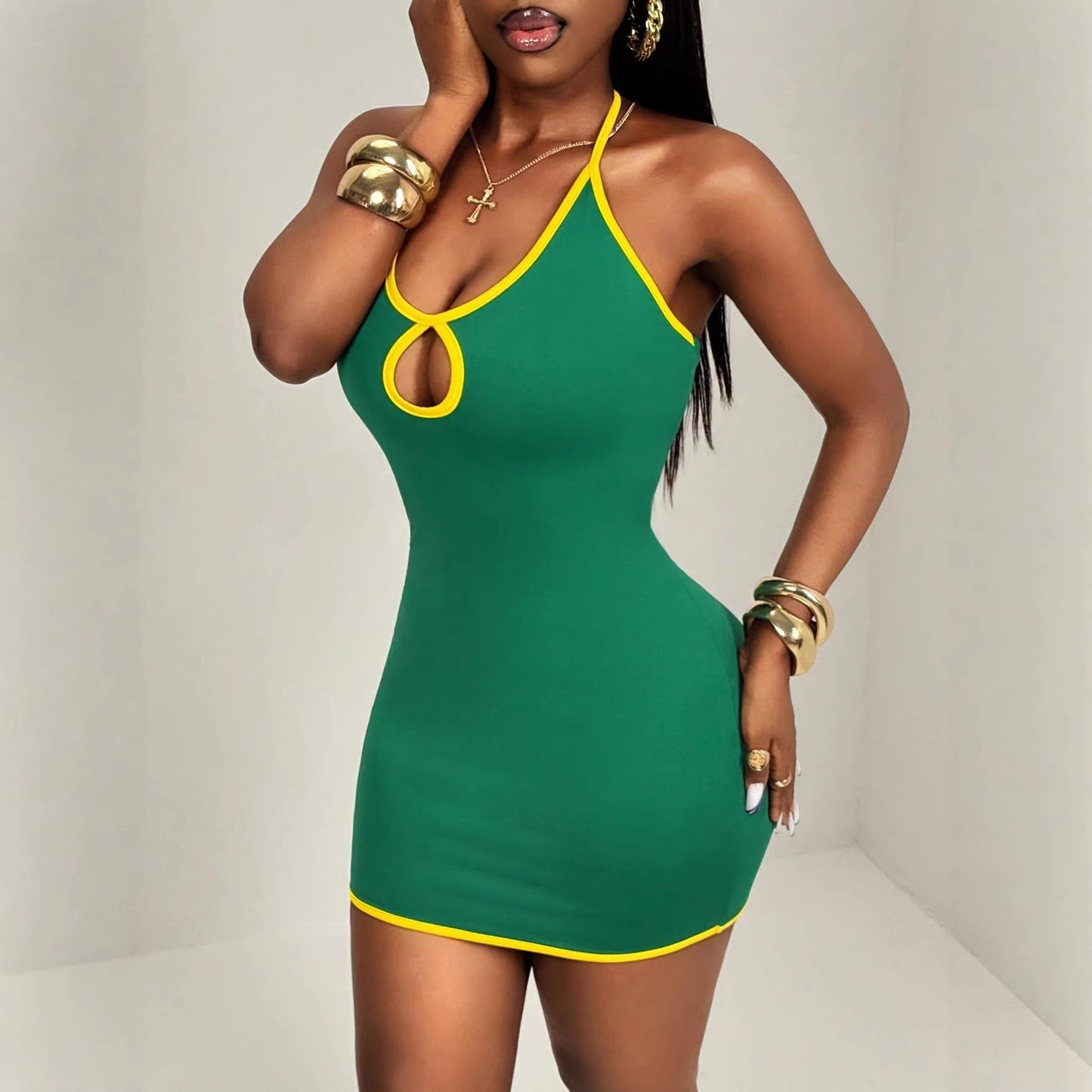 Hanging neck hollow hip skirt